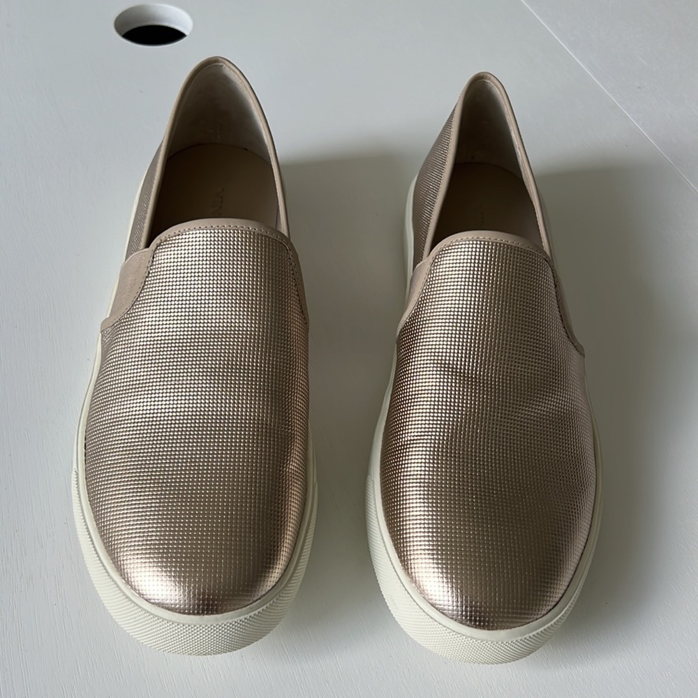 Vince textured gold fabric 10M(40) slip on flats - Picture 16 of 16
